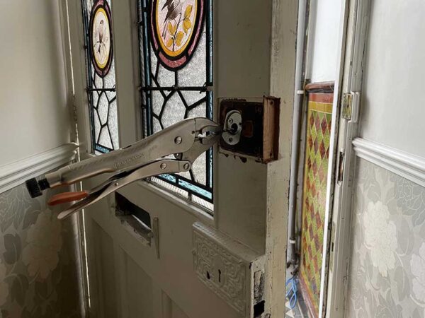 nightlatch, clapham locksmith london, change the lock
