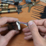 door latch stuck clapham locksmith