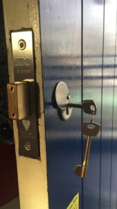 lock replacement emergency door opening locksmith